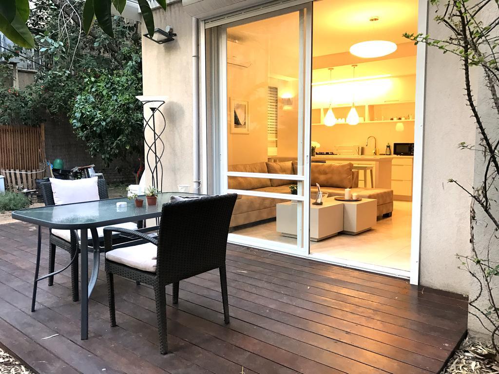 Luxurious By The Beach Apartment With Garden 텔아비브 외부 사진