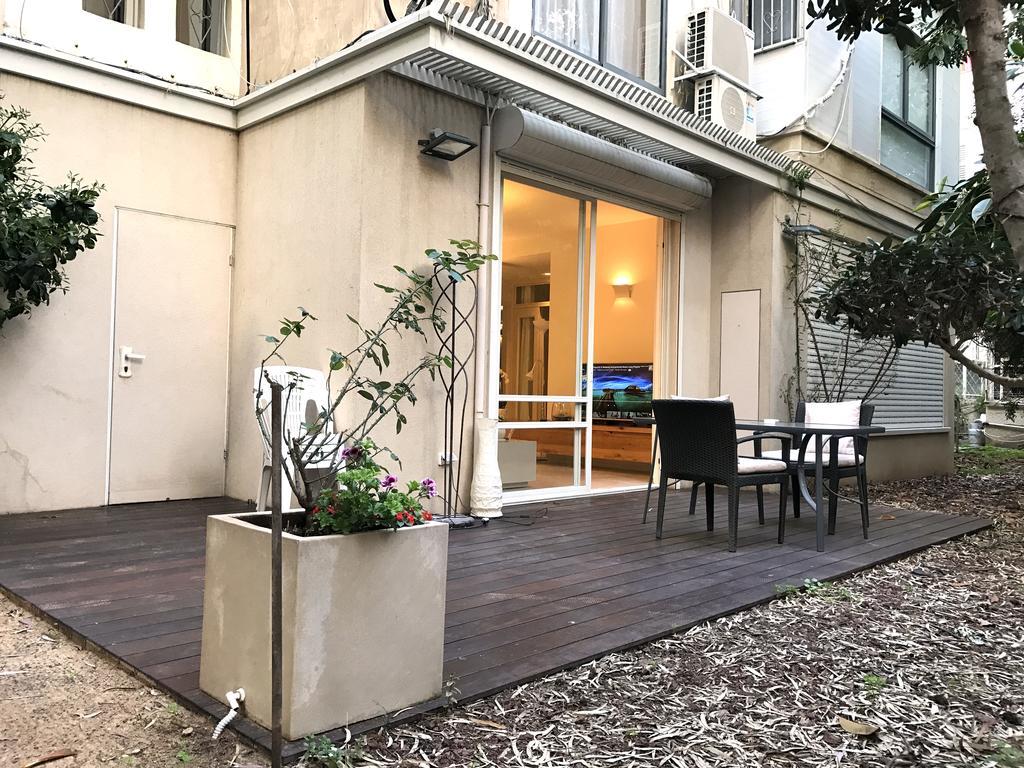 Luxurious By The Beach Apartment With Garden 텔아비브 외부 사진
