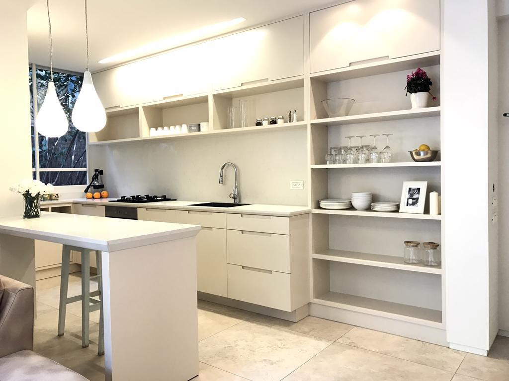 Luxurious By The Beach Apartment With Garden 텔아비브 외부 사진