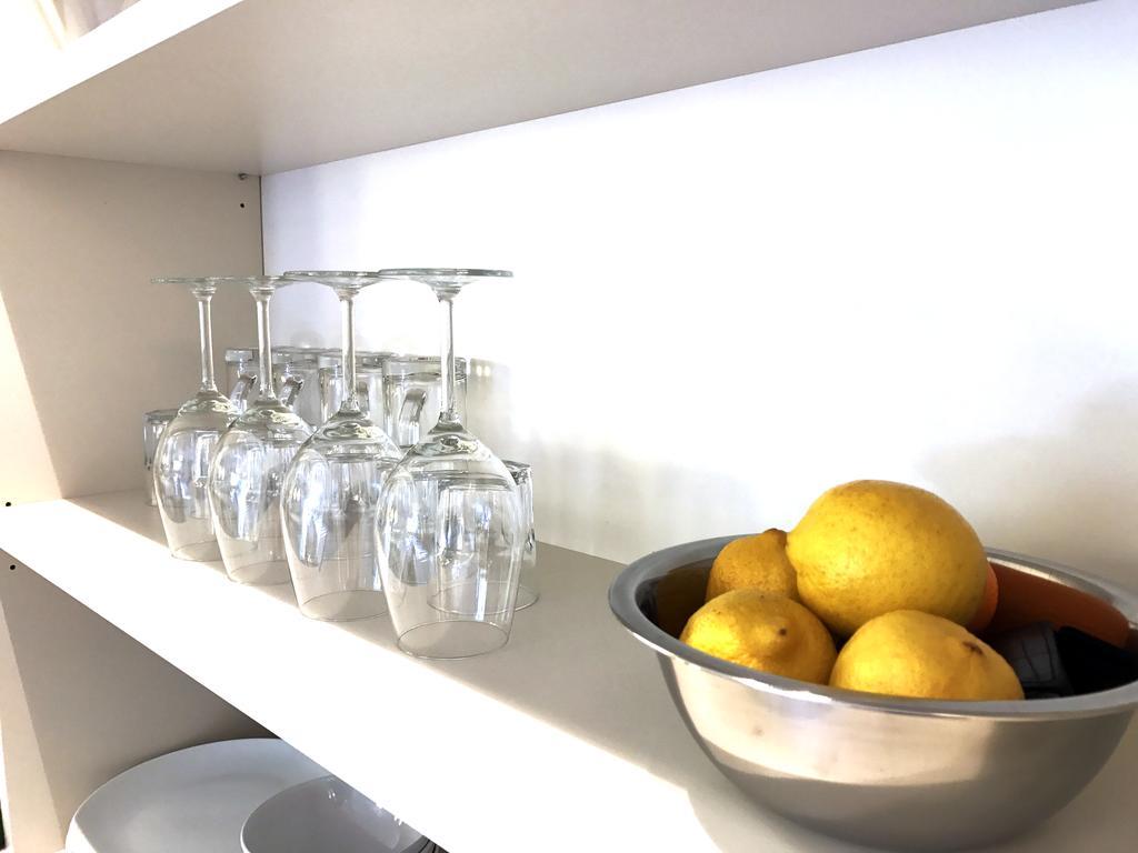 Luxurious By The Beach Apartment With Garden 텔아비브 외부 사진