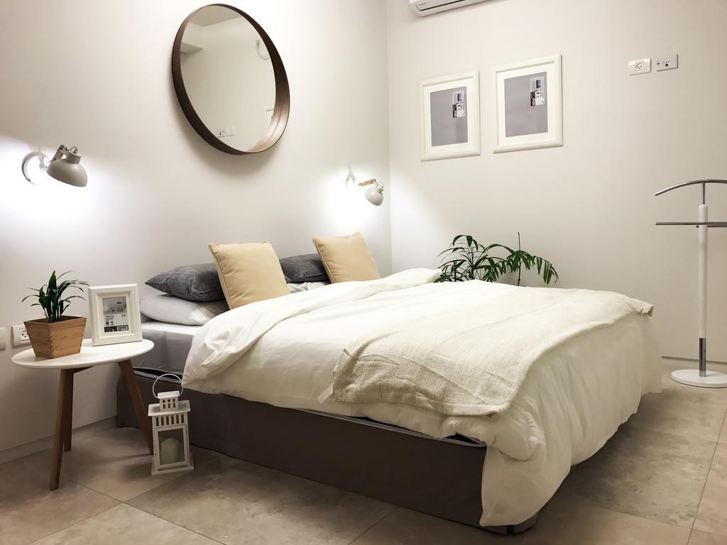 Luxurious By The Beach Apartment With Garden 텔아비브 외부 사진