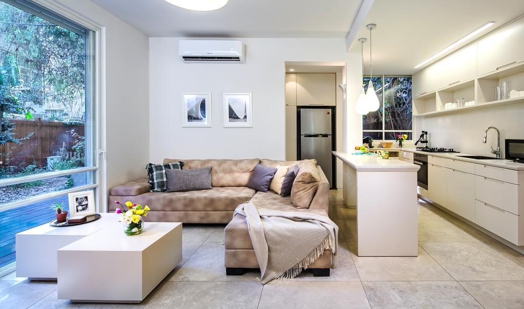 Luxurious By The Beach Apartment With Garden 텔아비브 외부 사진