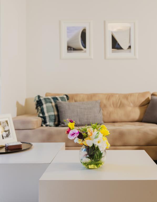 Luxurious By The Beach Apartment With Garden 텔아비브 외부 사진