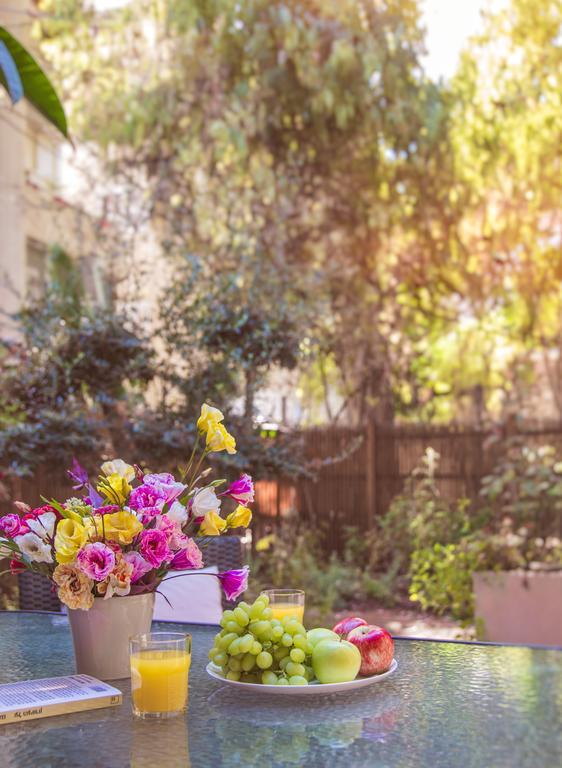 Luxurious By The Beach Apartment With Garden 텔아비브 외부 사진