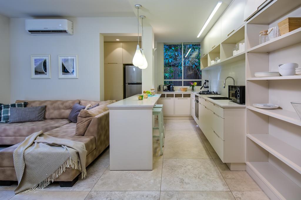 Luxurious By The Beach Apartment With Garden 텔아비브 외부 사진